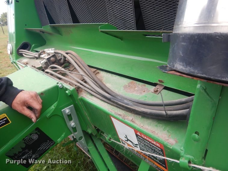 image for item HU9454 John Deere 569  round baler