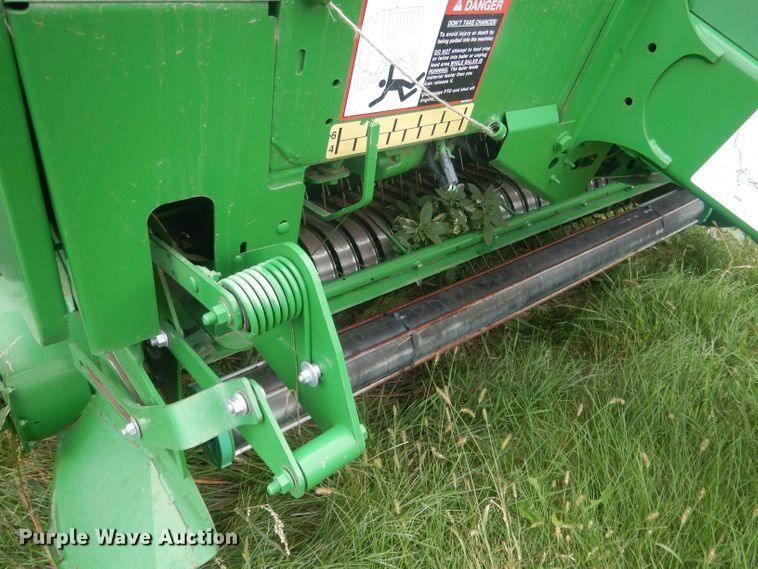 image for item HU9454 John Deere 569  round baler