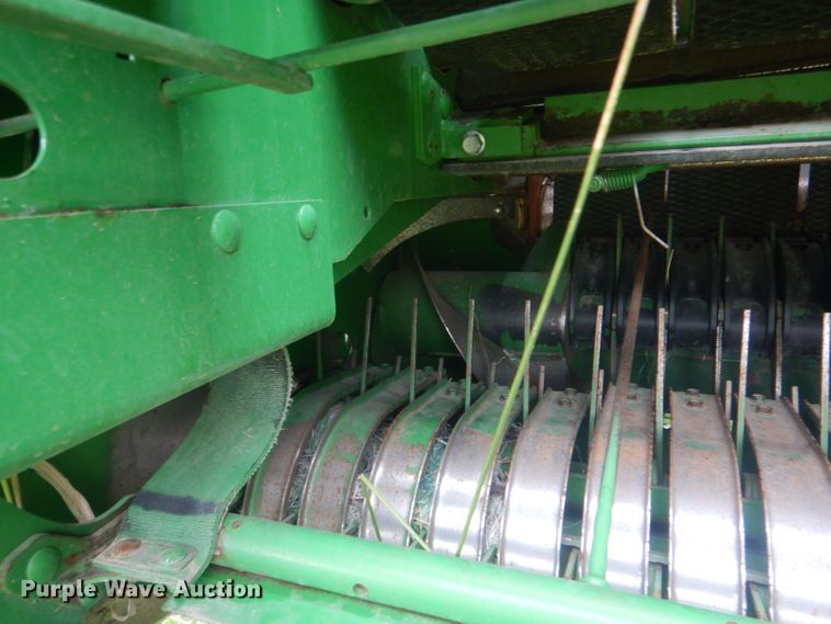 image for item HU9454 John Deere 569  round baler
