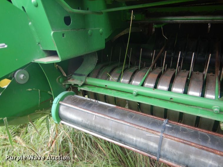 image for item HU9454 John Deere 569  round baler