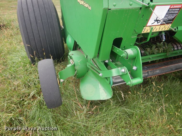 image for item HU9454 John Deere 569  round baler