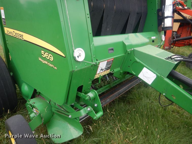 image for item HU9454 John Deere 569  round baler