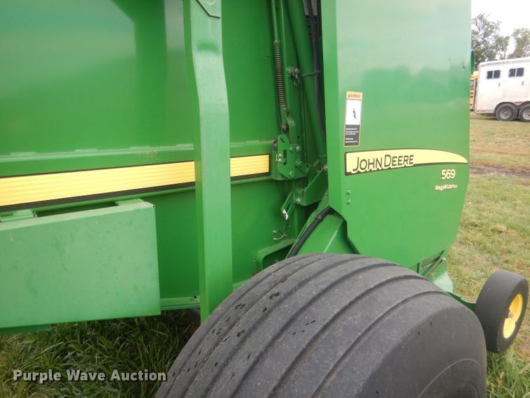 image for item HU9454 John Deere 569  round baler