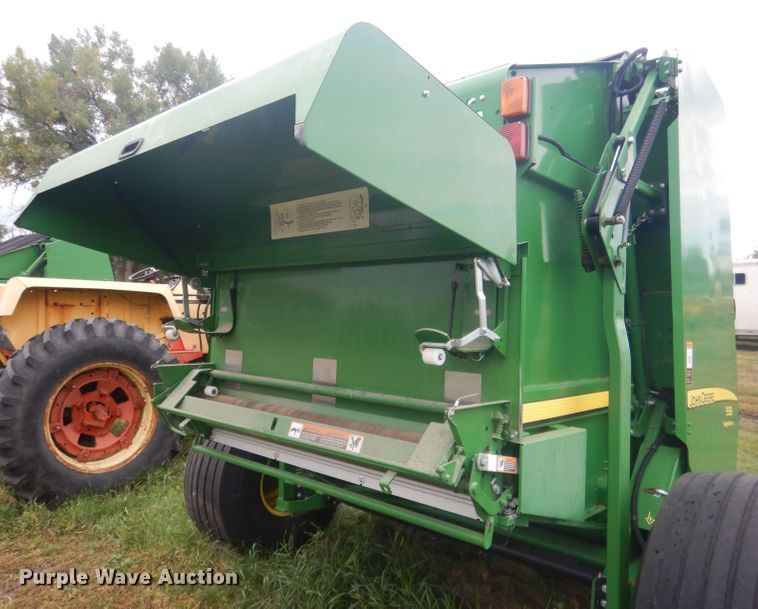 image for item HU9454 John Deere 569  round baler
