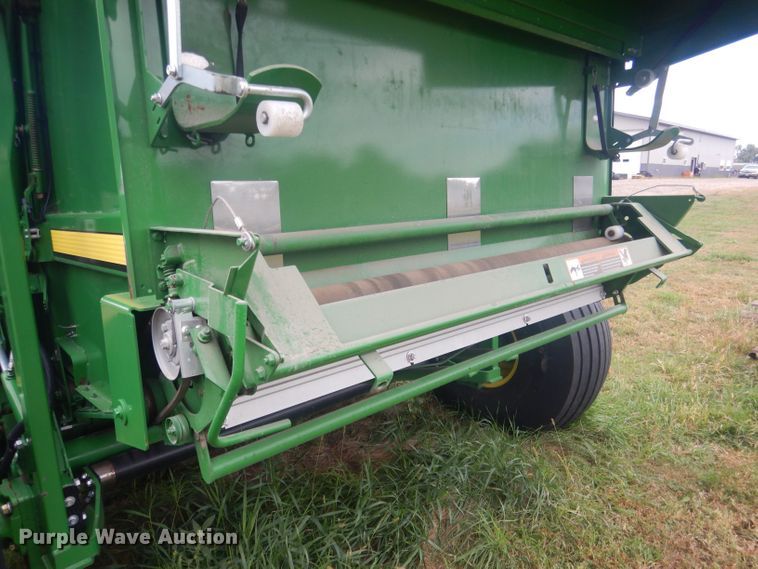 image for item HU9454 John Deere 569  round baler