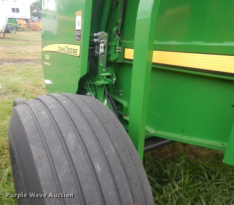 image for item HU9454 John Deere 569  round baler