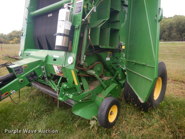 image for item HU9454 John Deere 569  round baler