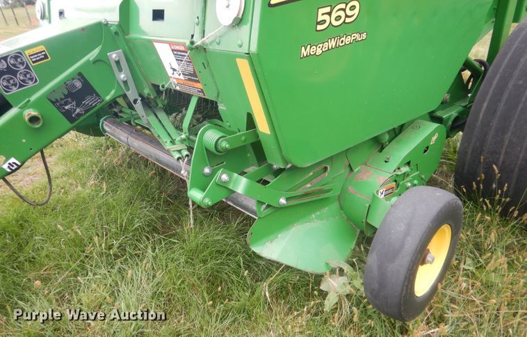 image for item HU9454 John Deere 569  round baler