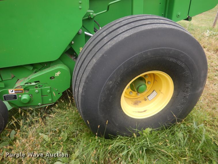 image for item HU9454 John Deere 569  round baler