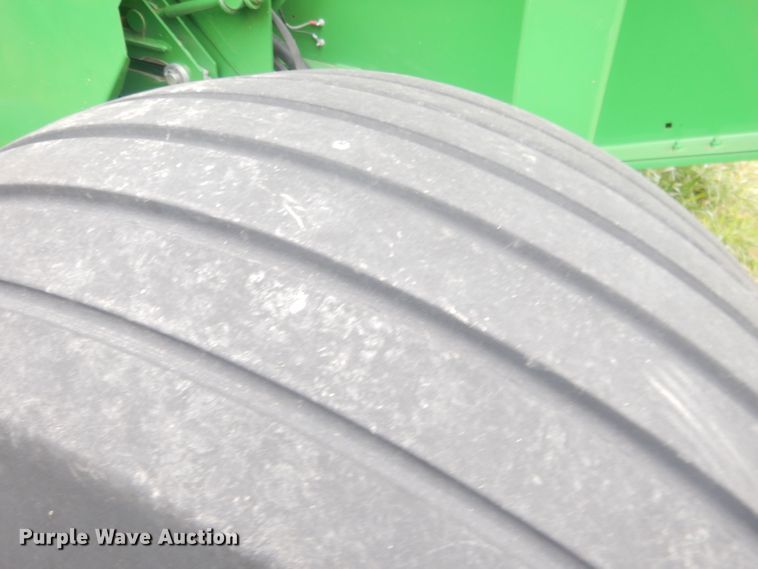 image for item HU9454 John Deere 569  round baler