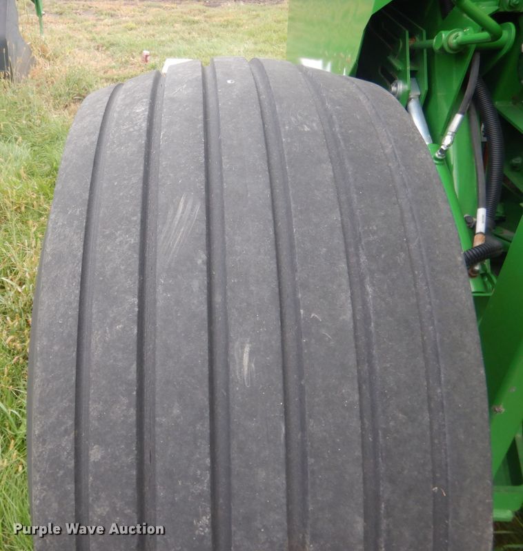 image for item HU9454 John Deere 569  round baler