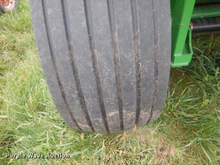 image for item HU9454 John Deere 569  round baler