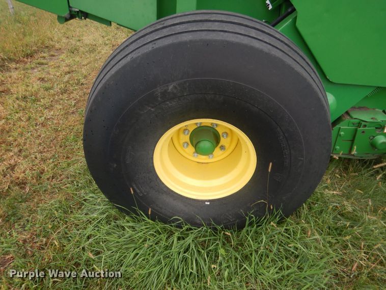 image for item HU9454 John Deere 569  round baler