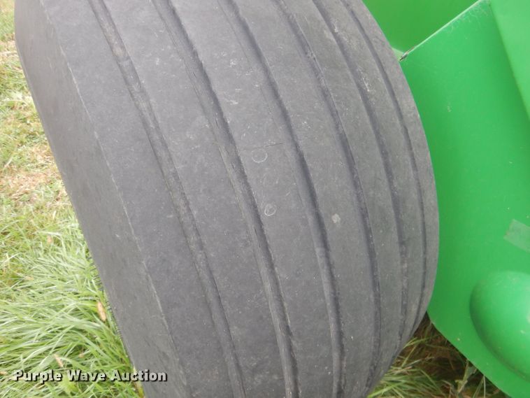 image for item HU9454 John Deere 569  round baler