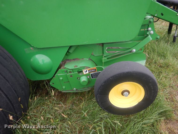 image for item HU9454 John Deere 569  round baler