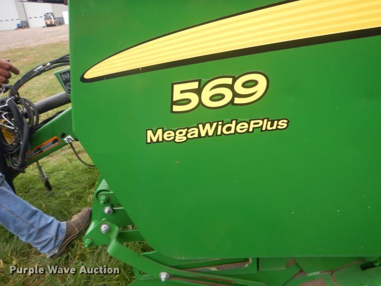 image for item HU9454 John Deere 569  round baler