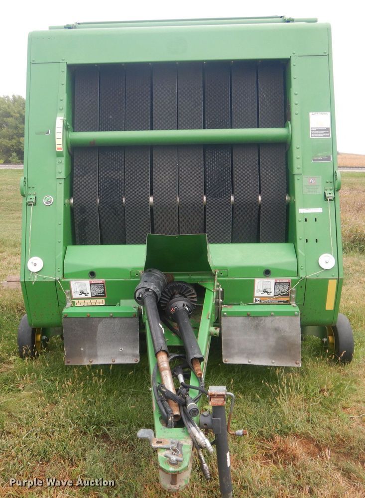 image for item HU9455 2005 John Deere 567  round baler