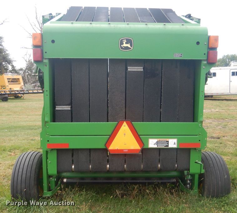image for item HU9455 2005 John Deere 567  round baler