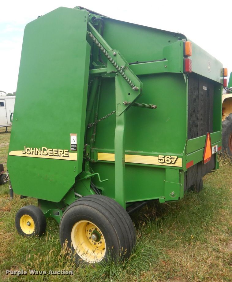 image for item HU9455 2005 John Deere 567  round baler