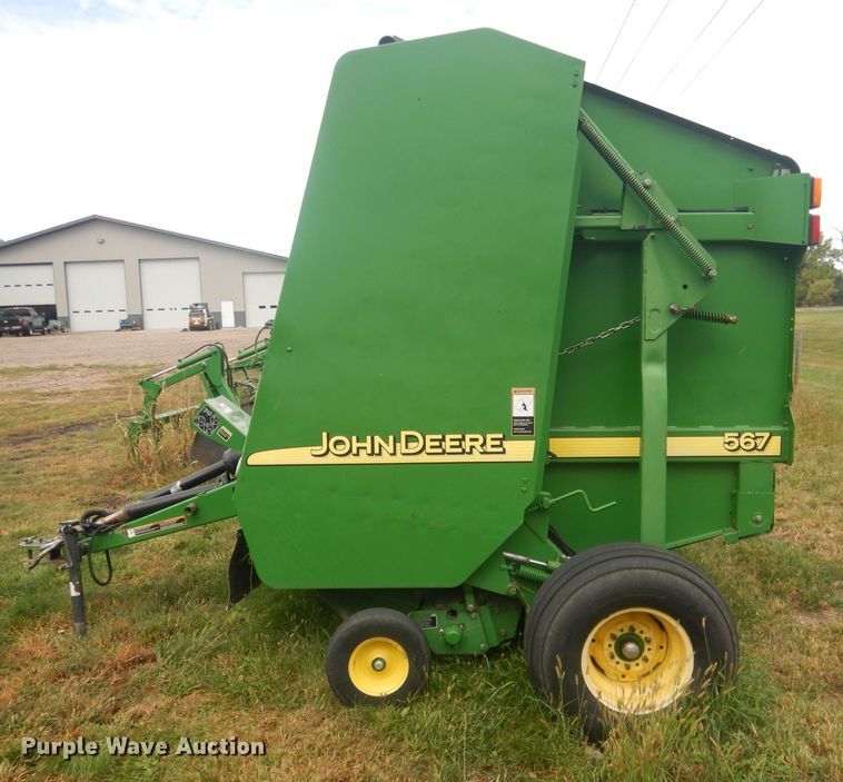 image for item HU9455 2005 John Deere 567  round baler