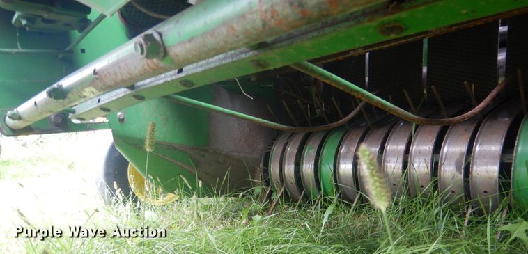 image for item HU9455 2005 John Deere 567  round baler