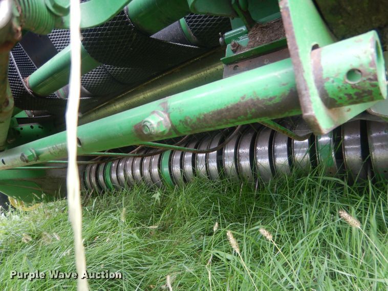 image for item HU9455 2005 John Deere 567  round baler