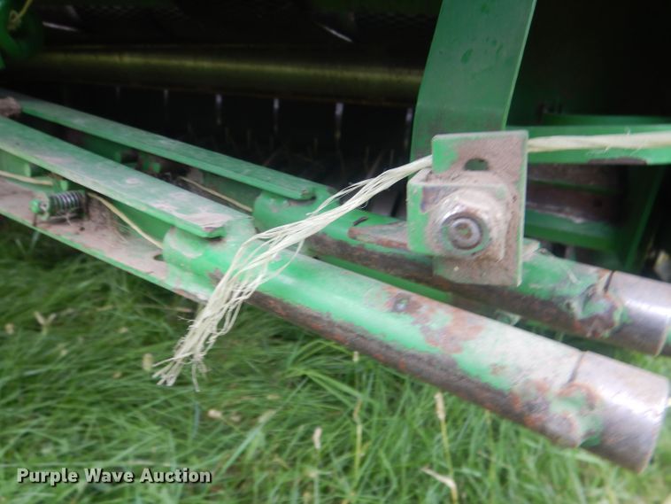 image for item HU9455 2005 John Deere 567  round baler