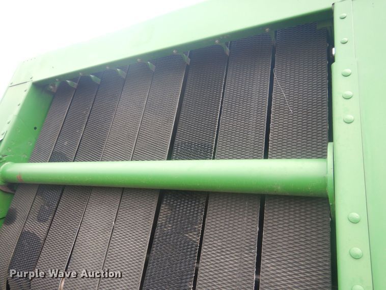 image for item HU9455 2005 John Deere 567  round baler