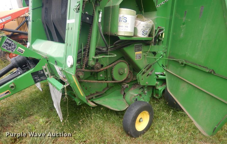 image for item HU9455 2005 John Deere 567  round baler