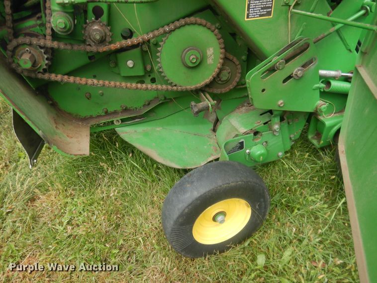 image for item HU9455 2005 John Deere 567  round baler
