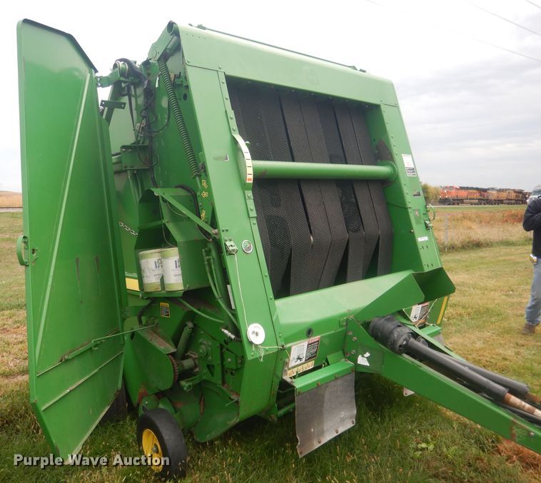 image for item HU9455 2005 John Deere 567  round baler