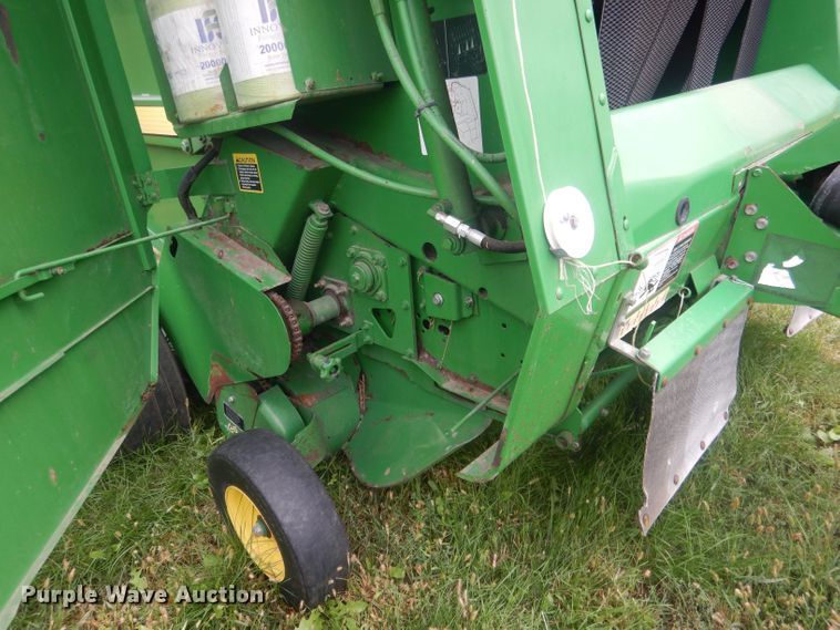 image for item HU9455 2005 John Deere 567  round baler