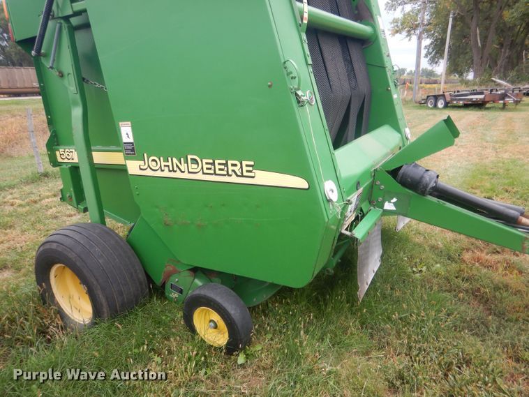 image for item HU9455 2005 John Deere 567  round baler