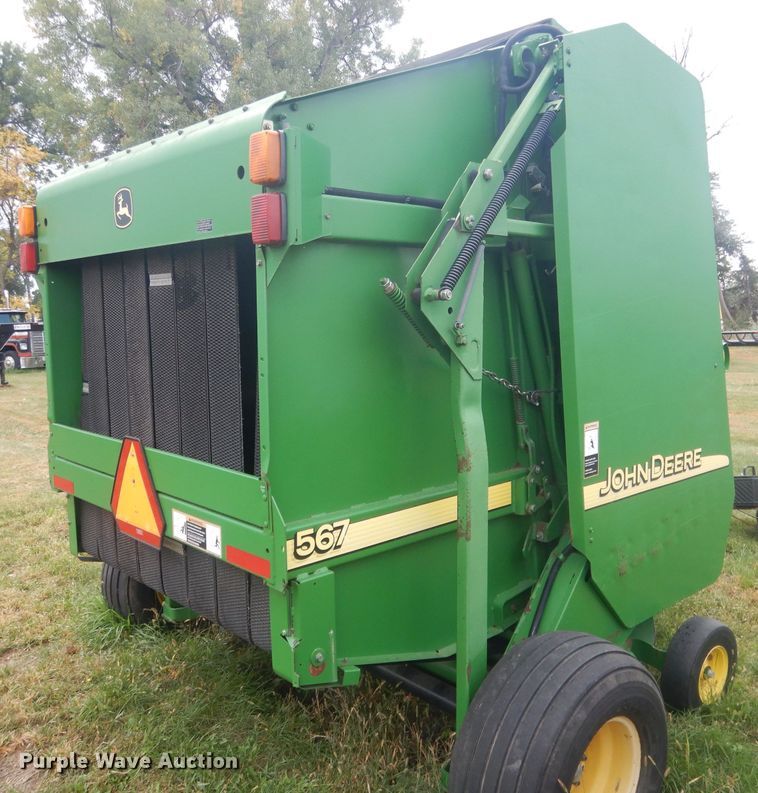 image for item HU9455 2005 John Deere 567  round baler