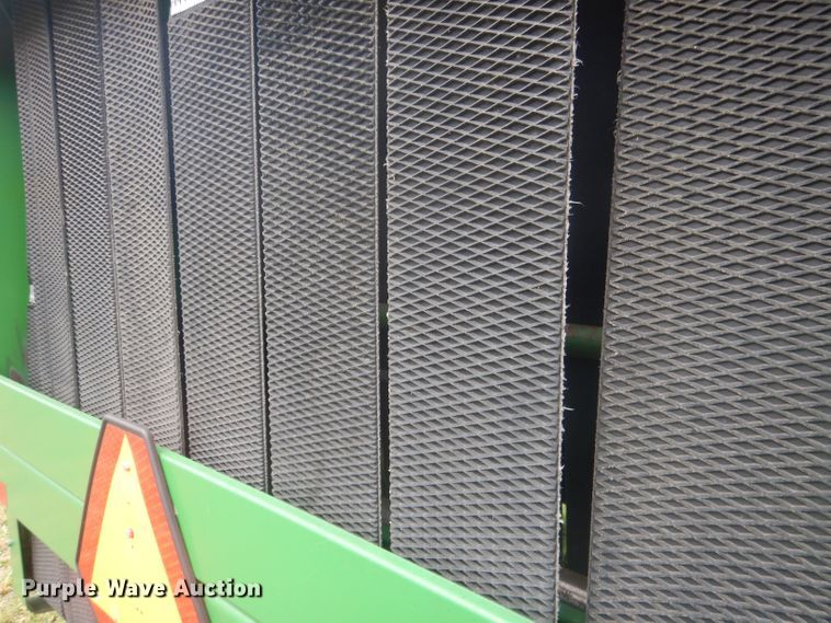 image for item HU9455 2005 John Deere 567  round baler