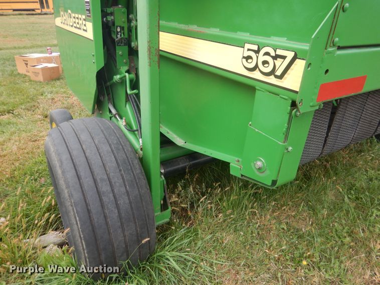 image for item HU9455 2005 John Deere 567  round baler