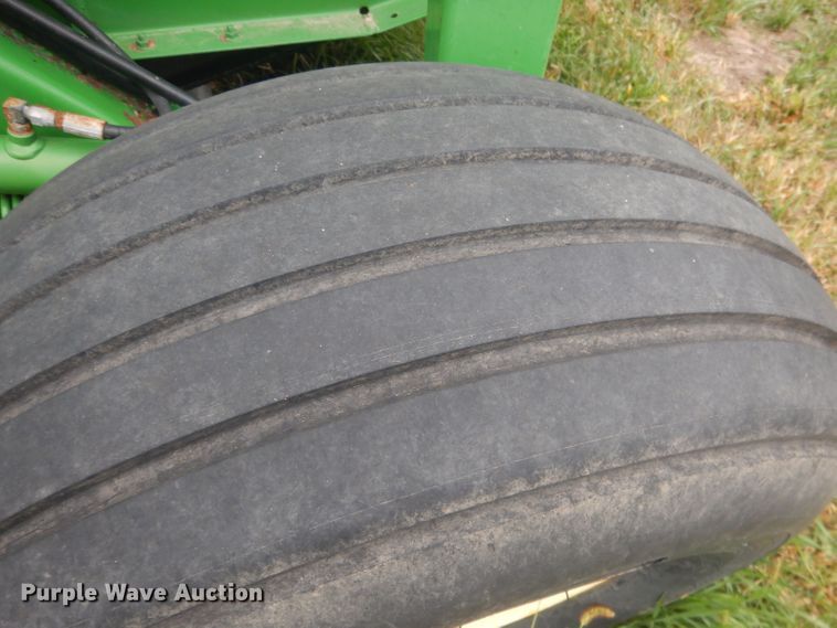 image for item HU9455 2005 John Deere 567  round baler