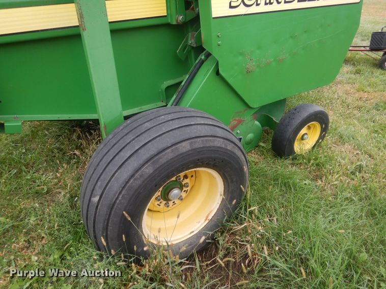 image for item HU9455 2005 John Deere 567  round baler