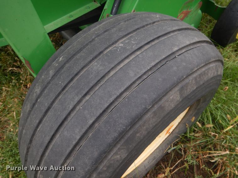 image for item HU9455 2005 John Deere 567  round baler