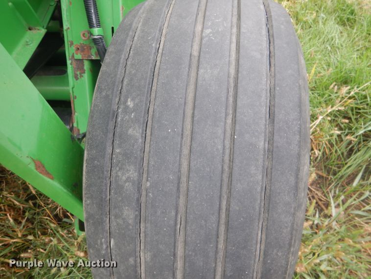 image for item HU9455 2005 John Deere 567  round baler