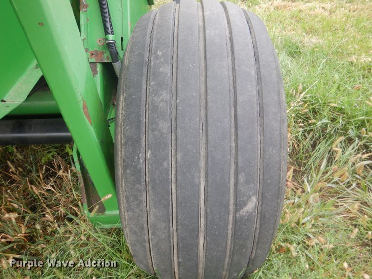 image for item HU9455 2005 John Deere 567  round baler