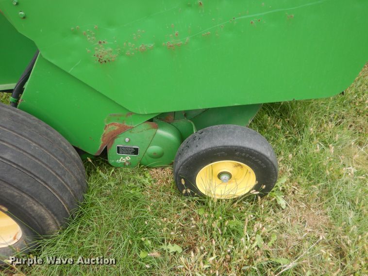 image for item HU9455 2005 John Deere 567  round baler