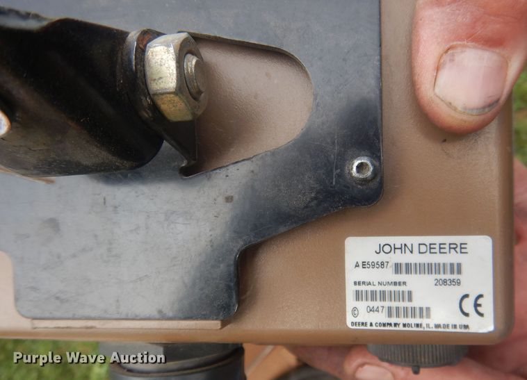 image for item HU9455 2005 John Deere 567  round baler