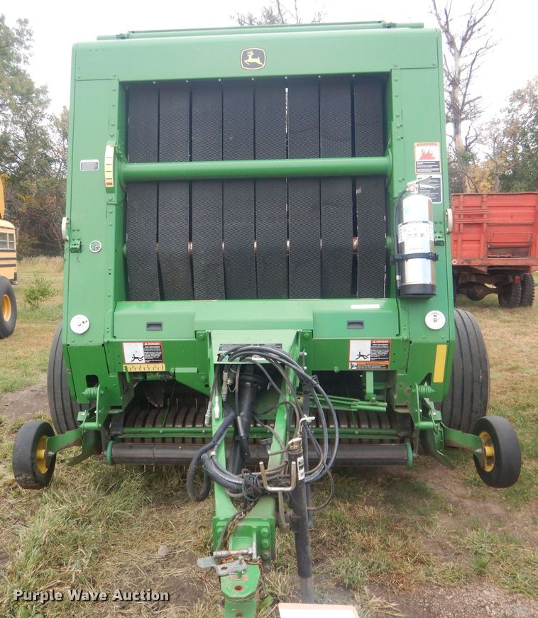 image for item HU9456 2013 John Deere 569  round baler
