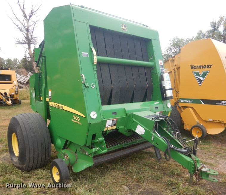 image for item HU9456 2013 John Deere 569  round baler