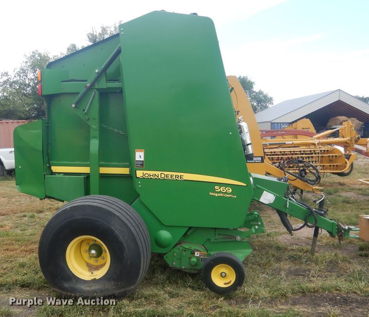 image for item HU9456 2013 John Deere 569  round baler