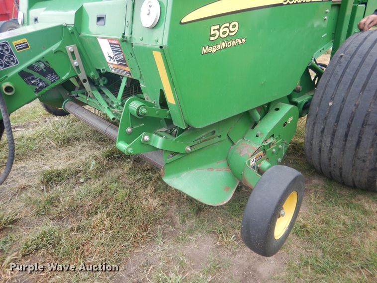 image for item HU9456 2013 John Deere 569  round baler