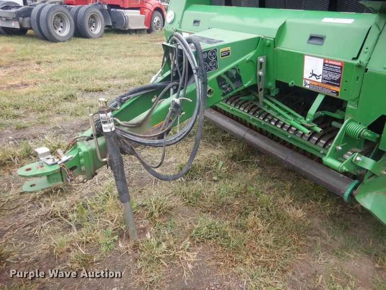 image for item HU9456 2013 John Deere 569  round baler