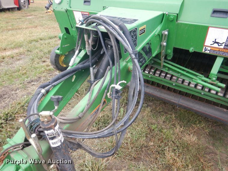 image for item HU9456 2013 John Deere 569  round baler