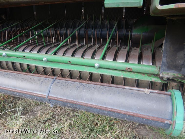 image for item HU9456 2013 John Deere 569  round baler